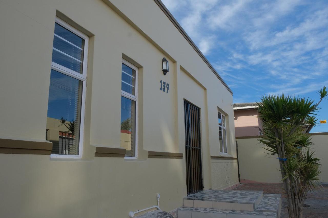 Supa Lodge Parow Bagian luar foto