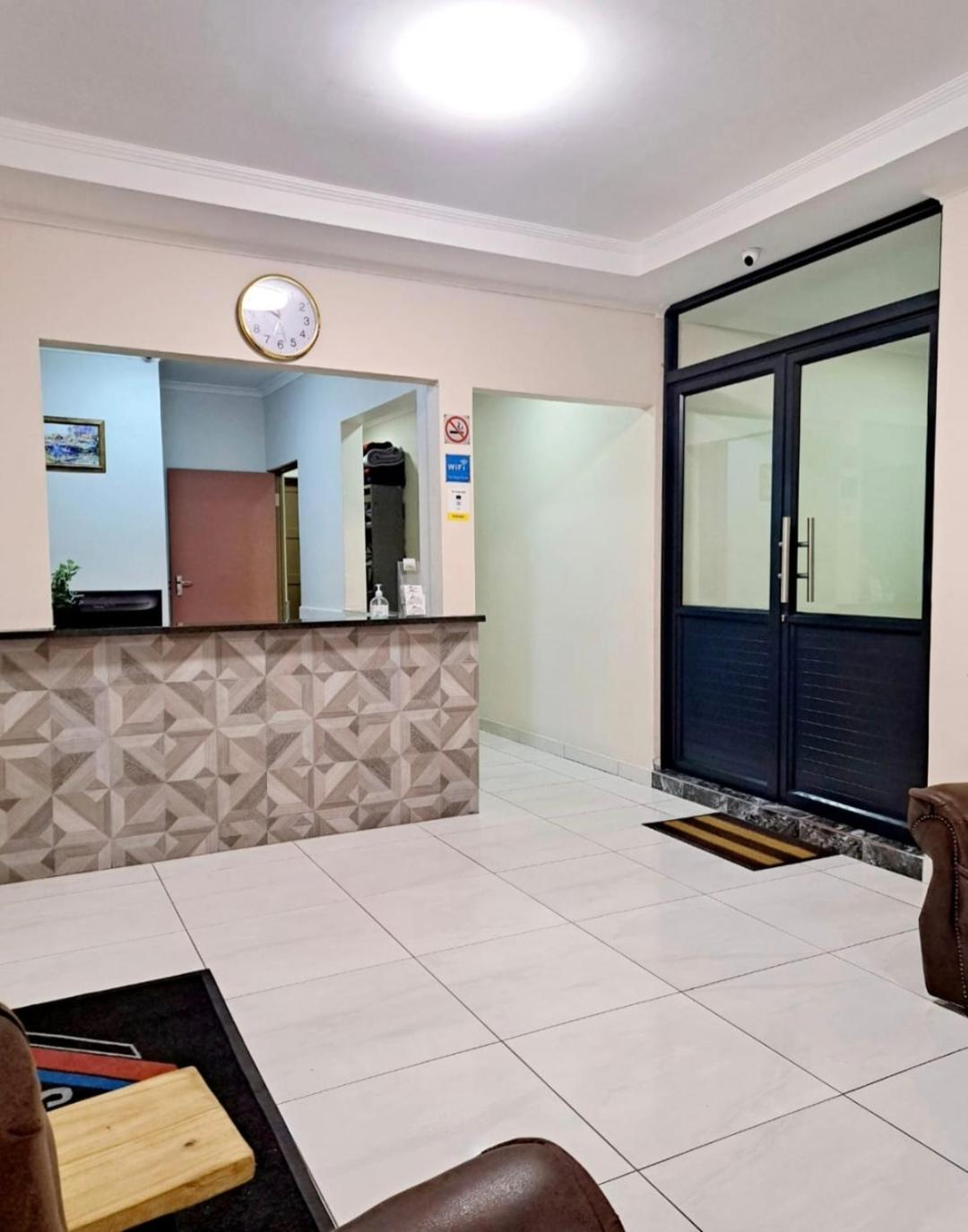 Supa Lodge Parow Bagian luar foto