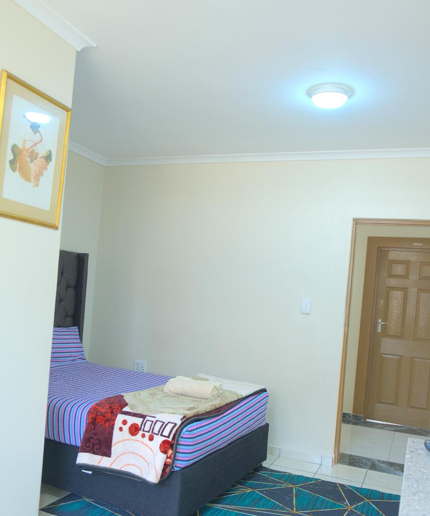 Supa Lodge Parow Bagian luar foto