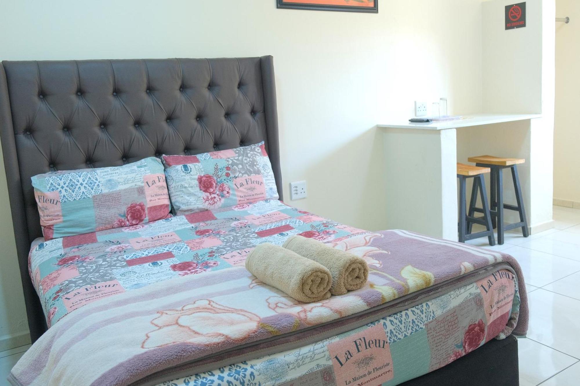 Supa Lodge Parow Bagian luar foto