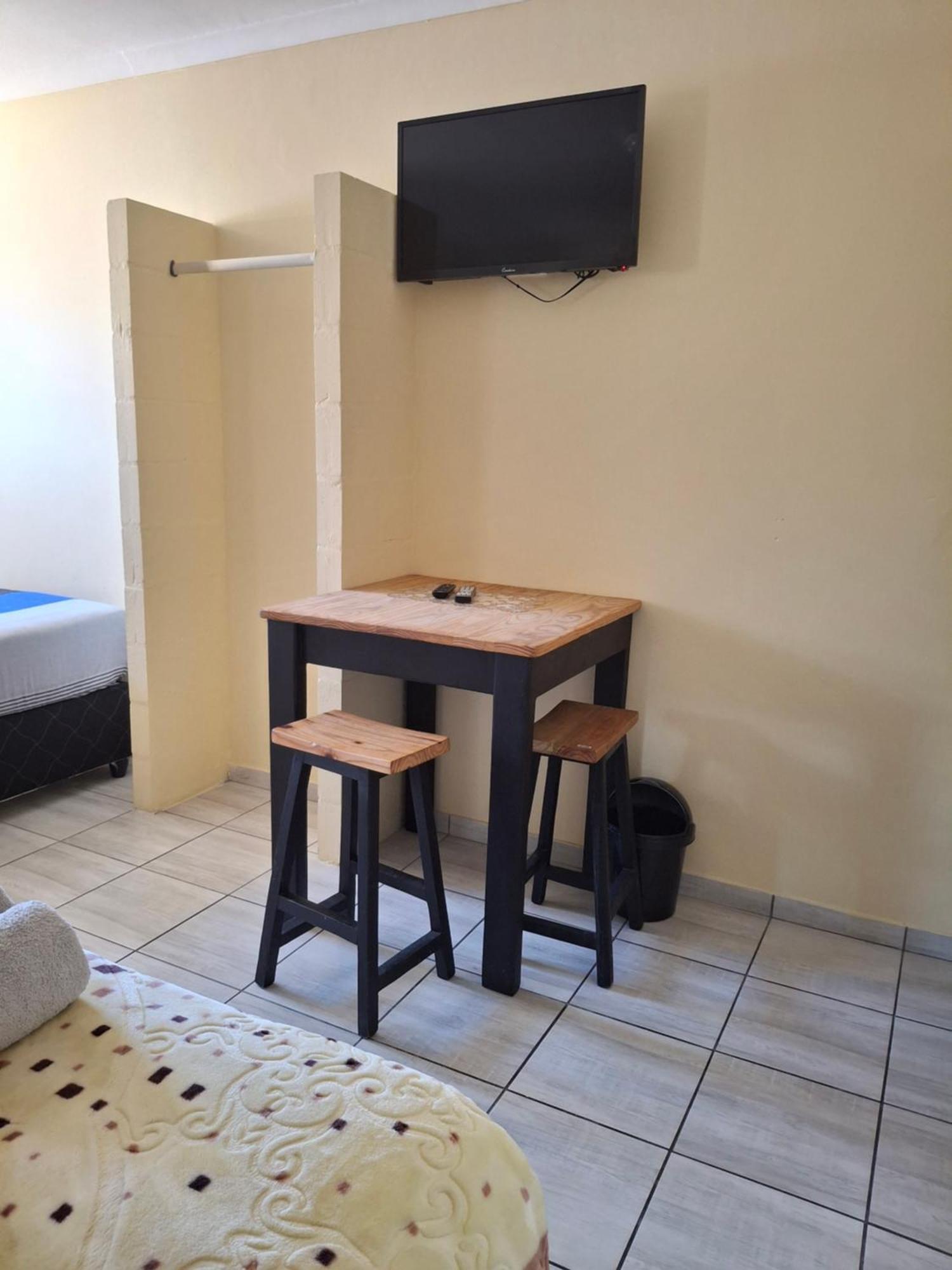 Supa Lodge Parow Bagian luar foto